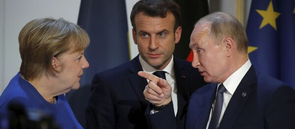 Emmanuel Macron, Angela Merkel et Vladimir Poutine - Sputnik Afrique