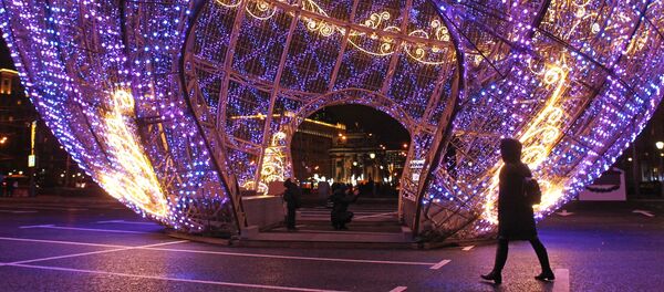 Motifs hivernaux: villes russes illuminées pour le Nouvel An
Motifs hivernaux: villes russes illuminées pour le Nouvel An
- Sputnik Afrique