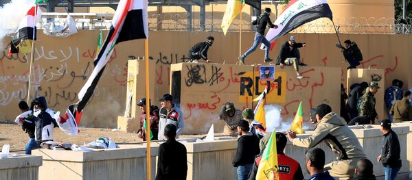Emeutes près de l'ambassade US à Bagdad Emeutes près de l'ambassade US à Bagdad - Sputnik Afrique