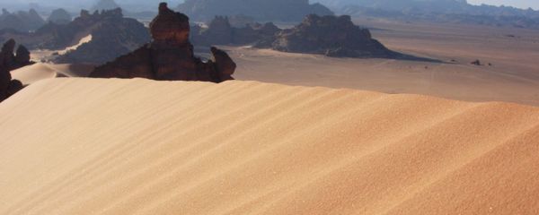 Libya is a predominantly desert country. Up to 99% of the land area is covered in desert. Pictured here is the mountainous southern part of the country. Libya is a predominantly desert country. Up to 99% of the land area is covered in desert. Pictured here is the mountainous southern part of the country. - Sputnik Afrique
