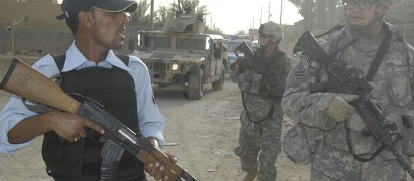 Des soldats irakiens et américains lors d'une patrouille conjointe en Irak (archive photo) - Sputnik Afrique