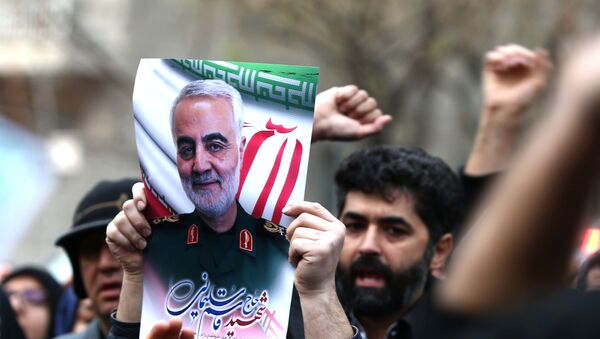Iranian demonstrators chant slogans during a protest against the assassination of the Iranian Major-General Qassem Soleimani, head of the elite Quds Force, and Iraqi militia commander Abu Mahdi al-Muhandis, who were killed in an air strike at Baghdad airport, in front of United Nation office in Tehran, Iran January 3, 2020. - Sputnik Afrique
