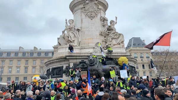 4ème grande journée de mobilisation contre la réforme des retraites à Paris, le 9 janvier - Sputnik Afrique