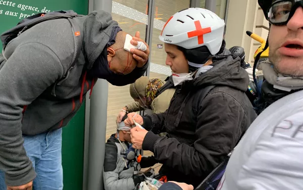 Des blessés lors de la manifestation contre la réforme des retraites, 9 janvier 2020 Des blessés lors de la manifestation contre la réforme des retraites, 9 janvier 2020 - Sputnik Afrique