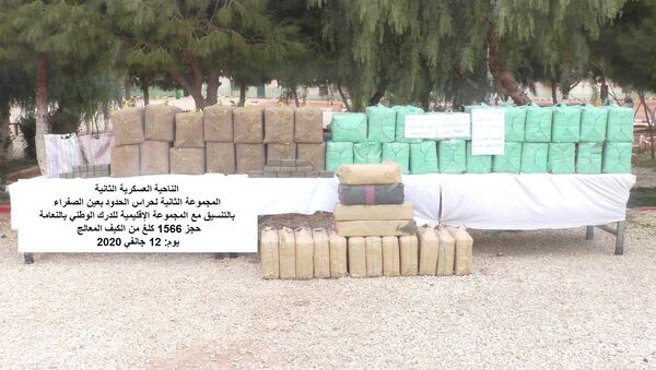 Saisie de plus d'une tonne et demi de cannabis par la gendarmerie nationale algérienne à Naâma  - Sputnik Afrique