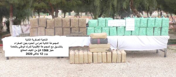 Saisie de plus d'une tonne et demi de cannabis par la gendarmerie nationale algérienne à Naâma  - Sputnik Afrique