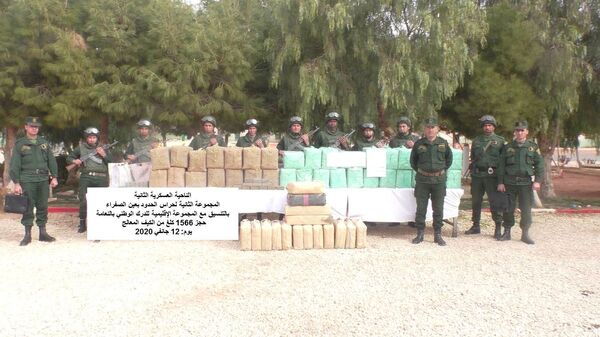 Près de 3 tonnes de cannabis saisies par l’Algérie à la frontière avec le Maroc en moins de 2 semaines – photos Près de 3 tonnes de cannabis saisies par l’Algérie à la frontière avec le Maroc en moins de 2 semaines – photos - Sputnik Afrique