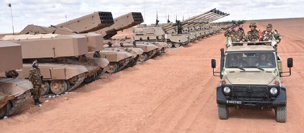 Manoeuvres avec munitions réelles «Borkane 2020» en 4e région militaire à Ouargla - Sputnik Afrique