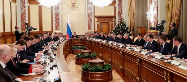 Dmitri Medvedev et les membres du gouvernement russe - Sputnik Afrique