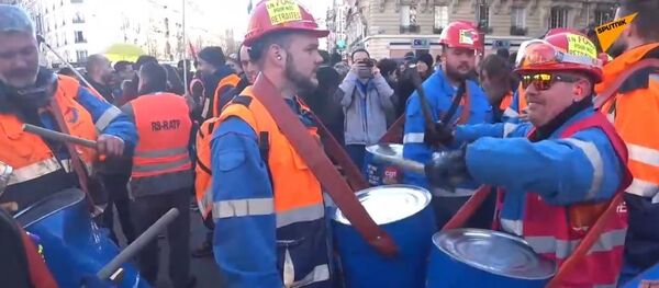 Une nouvelle journée de grève contre la réforme des retraites à Paris Une nouvelle journée de grève contre la réforme des retraites à Paris - Sputnik Afrique
