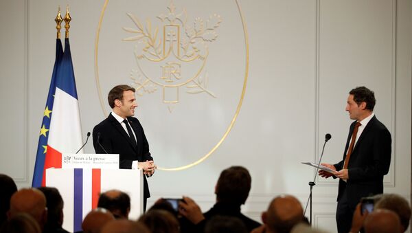 Emmanuel Macron et Olivier Bost - Sputnik Afrique