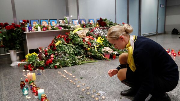 Des photos des membres d'équipage du Boeing ukrainien abattu en Iran exposées à l'aéroport de Kiev - Sputnik Afrique