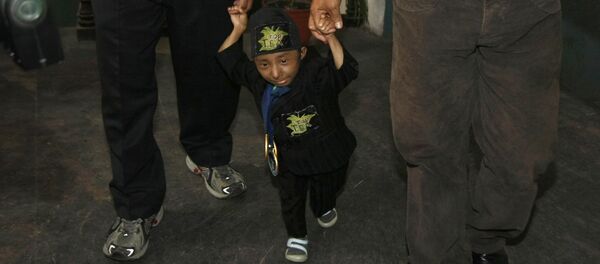 Le plus petit homme du monde qui pouvait marcher, le Népalais Khagendra Thapa Magar - Sputnik Afrique