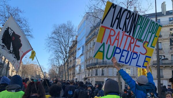 Appel national: les Gilets jaunes manifestent de nouveau à Paris pour leur acte 62 - Sputnik Afrique