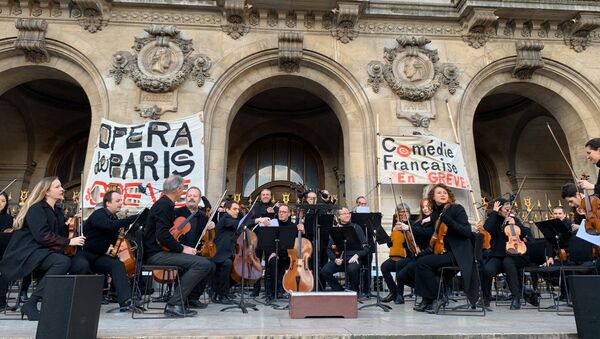 La performance des artistes de l’Opéra de Paris pour dire non à la réforme des retraites, le 18 janvier 2020 - Sputnik Afrique