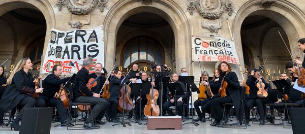 La performance des artistes de l’Opéra de Paris pour dire non à la réforme des retraites, le 18 janvier 2020 La performance des artistes de l’Opéra de Paris pour dire non à la réforme des retraites, le 18 janvier 2020 - Sputnik Afrique
