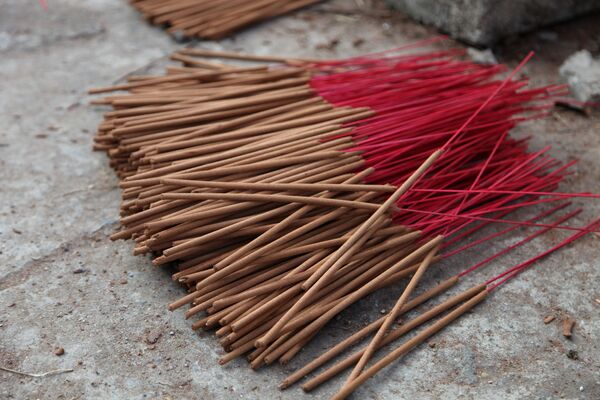 Fabrication artisanale de bâtonnets d’encens dans un village vietnamien. - Sputnik Afrique