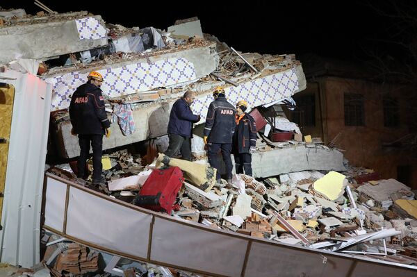 Un village complètement détruit par un séisme en Turquie - images - Sputnik Afrique