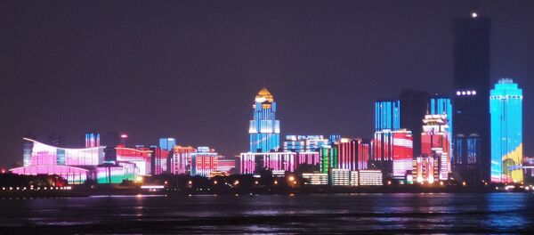 Wuhan, vue de nuit au bord du fleuve Yangzi - Sputnik Afrique