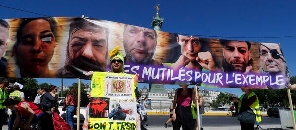 Gilets jaunes contre la GLI-F4 - Sputnik Afrique
