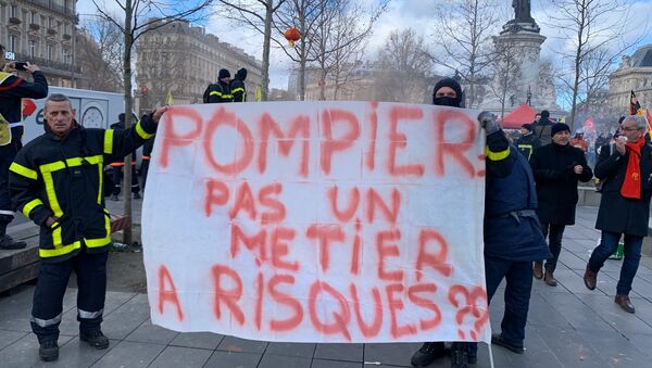 Manifestation des pompiers à Paris - Sputnik Afrique