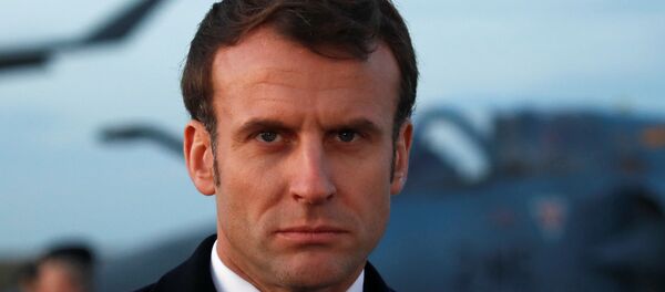 French President Emmanuel Macron visits a workshop at the Orleans – Bricy Air Base 123 in Boulay-les-Barres near Orleans, France, January 16, 2020.  - Sputnik Afrique