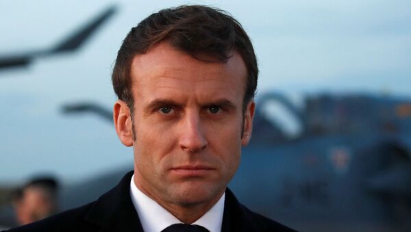 French President Emmanuel Macron visits a workshop at the Orleans – Bricy Air Base 123 in Boulay-les-Barres near Orleans, France, January 16, 2020.  - Sputnik Afrique