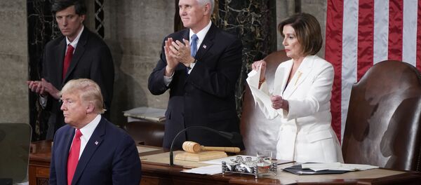La chef démocrate Nancy Pelosi déchire le discours de Donald Trump - Sputnik Afrique