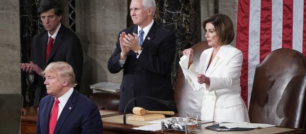 La chef démocrate Nancy Pelosi déchire le discours de Donald Trump - Sputnik Afrique