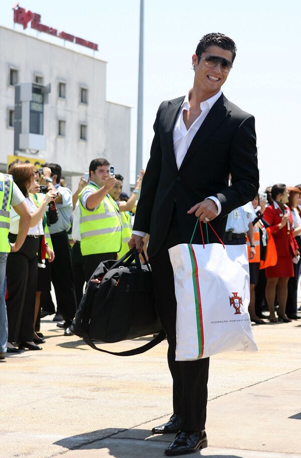 Cristiano Ronaldo fête ses 35 ans
 - Sputnik Afrique