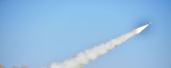 L’armée algérienne procède à des tirs réels engageant le système antiaérien russe BOUK M2E à Tamanrasset, dans le sud de l’Algérie L’armée algérienne procède à des tirs réels engageant le système antiaérien russe BOUK M2E à Tamanrasset, dans le sud de l’Algérie - Sputnik Afrique