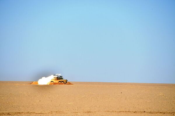 L’Armée algérienne teste en conditions réelles ses armes russes antiaériennes et de guerre électronique – images - Sputnik Afrique