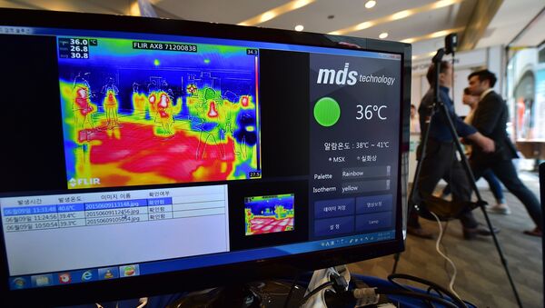 Une caméra thermique contrôle la température corporelle des passagers à l’aéroport de Séoul, Corée du Sud. - Sputnik Afrique