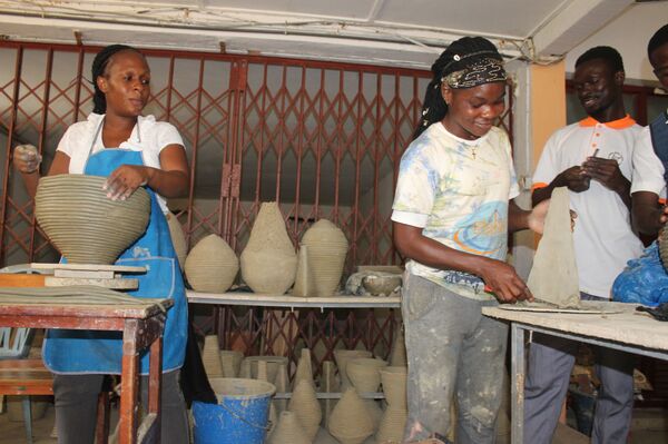 À l’École des beaux-arts d’Abidjan, derrière la féérie le malaise À l’École des beaux-arts d’Abidjan, derrière la féérie le malaise - Sputnik Afrique