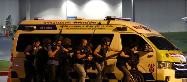 Des forces spéciales près du centre commercial Terminal 21 à Nakhon Ratchasima, le 9 février 2020 Des forces spéciales près du centre commercial Terminal 21 à Nakhon Ratchasima, le 9 février 2020 - Sputnik Afrique