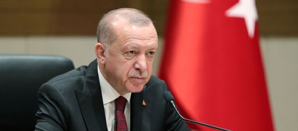 Turkish President Tayyip Erdogan speaks during a news conference in Istanbul, Turkey, February 3, 2020 - Sputnik Afrique
