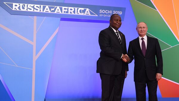 Poutine et le Président centrafricain Faustin-Archange Touadéra - Sputnik Afrique