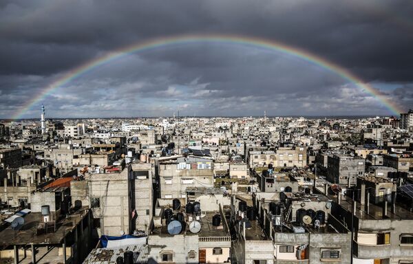 Un arc-en-ciel au-dessus de Rafah, dans la bande de Gaza. - Sputnik Afrique