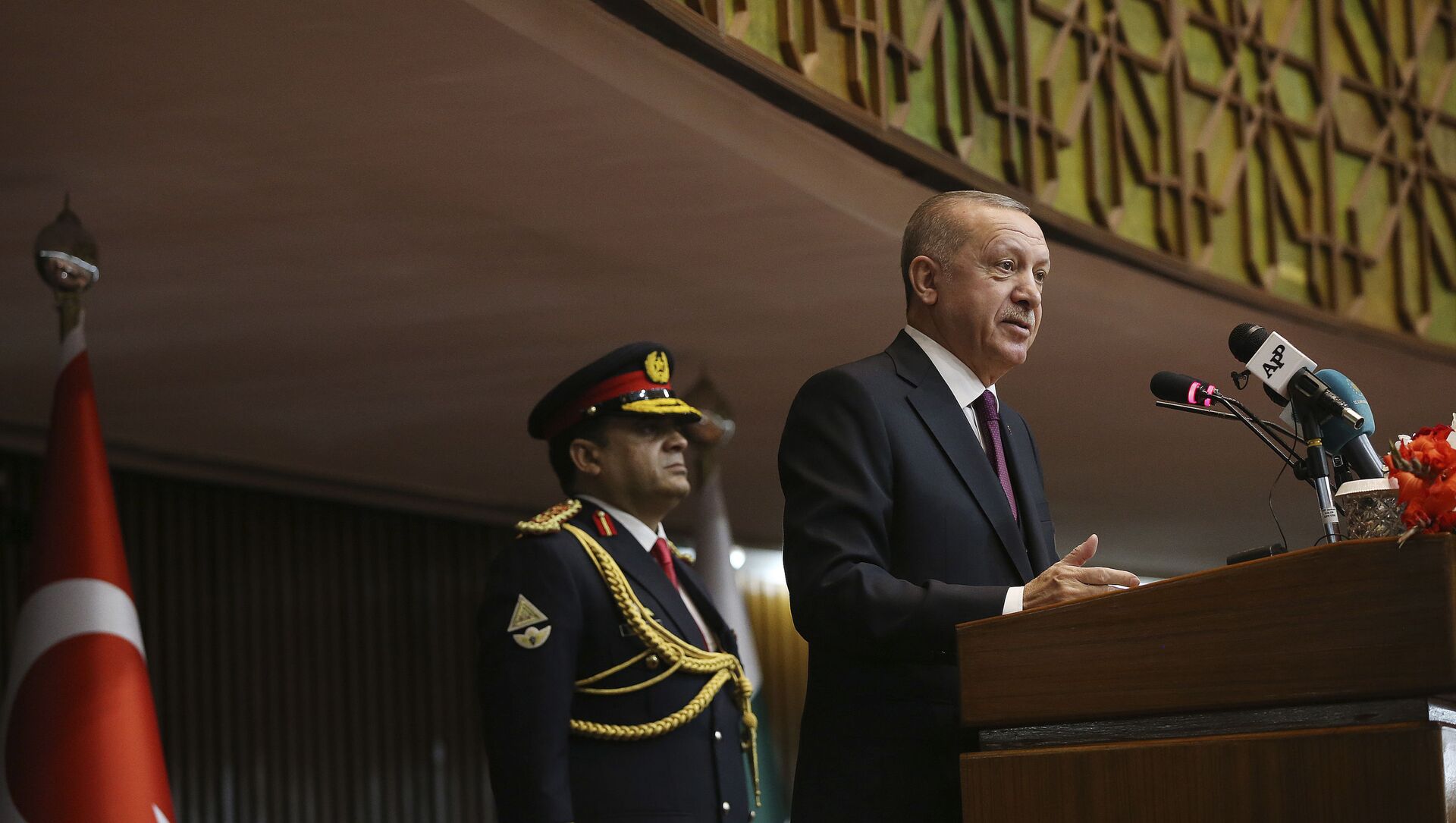 Le président turc Recep Tayyip Erdogan s'adresse au Parlement, à Islamabad, au Pakistan, le vendredi 14 février 2020. Erdogan est au Pakistan pour une visite d'État de deux jours (Service de presse présidentiel via AP, Pool). - Sputnik Afrique, 1920, 29.04.2021