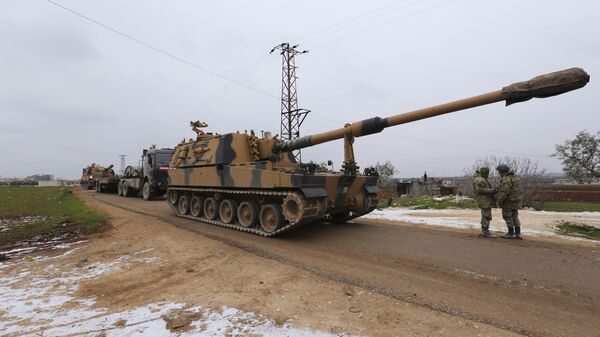 Un convoi militaire turc près de la ville d'Idlib, en Syrie, mercredi 12 février 2020 - Sputnik Afrique