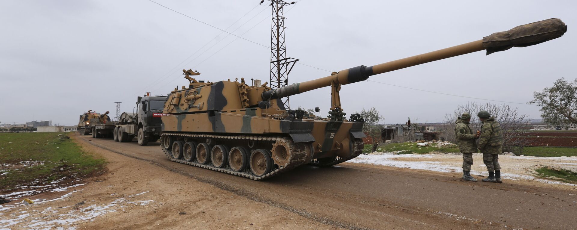 Un convoi militaire turc près de la ville d'Idlib, en Syrie, mercredi 12 février 2020 - Sputnik Afrique, 1920, 13.09.2021