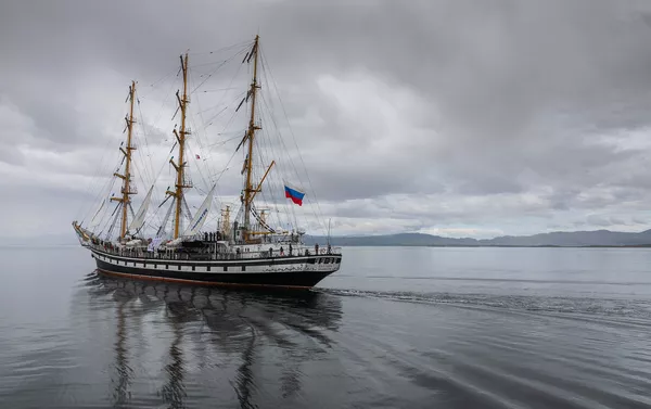 Le Pallada dans le canal Beagle près d'Ushuaïa, lors d'une regate Les Voiles de la paix, en 2020  - Sputnik Afrique