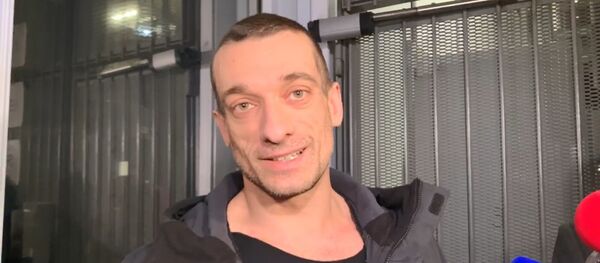 Piotr Pavlenski à la sortie du palais de justice, 18 février 2020 - Sputnik Afrique