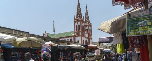 The Lomé Grand Marché with the Cathédrale du Sacré Coeur. Lomé, Togo - Sputnik Afrique