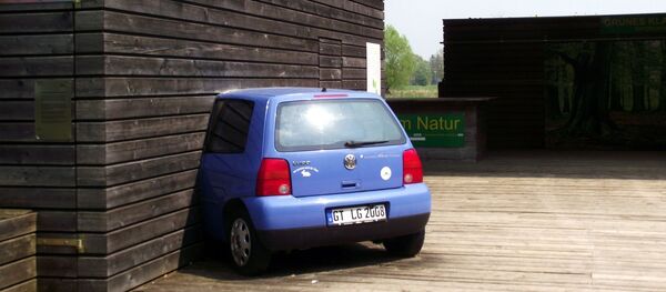  Une voiture encastrée dans une maison - Sputnik Afrique