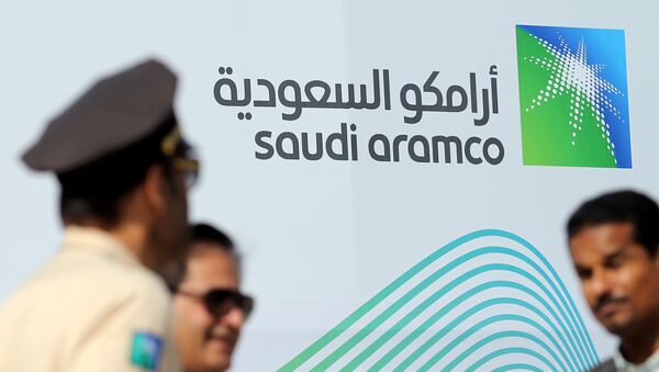 The logo of Aramco is seen as security personnel stand before the start of a press conference by Aramco at the Plaza Conference Center in Dhahran, Saudi Arabia November 3, 2019 - Sputnik Afrique