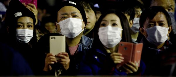 People in protective masks, during the outbreak of the novel coronavirus, watch a naked festival - Sputnik Afrique