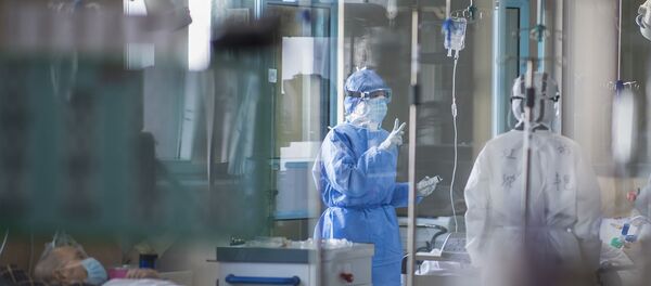 Des malades du Covid-19 dans un hôpital à Wuhan - Sputnik Afrique