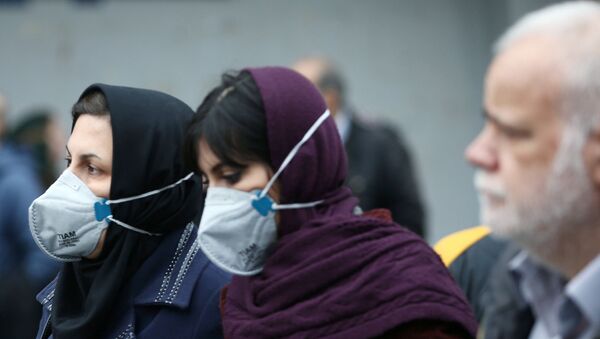 Iranian women wearing protective masks to prevent contracting a coronavirus as they walk at Grand Bazaar in Tehran, Iran February 20, 2020. - Sputnik Afrique