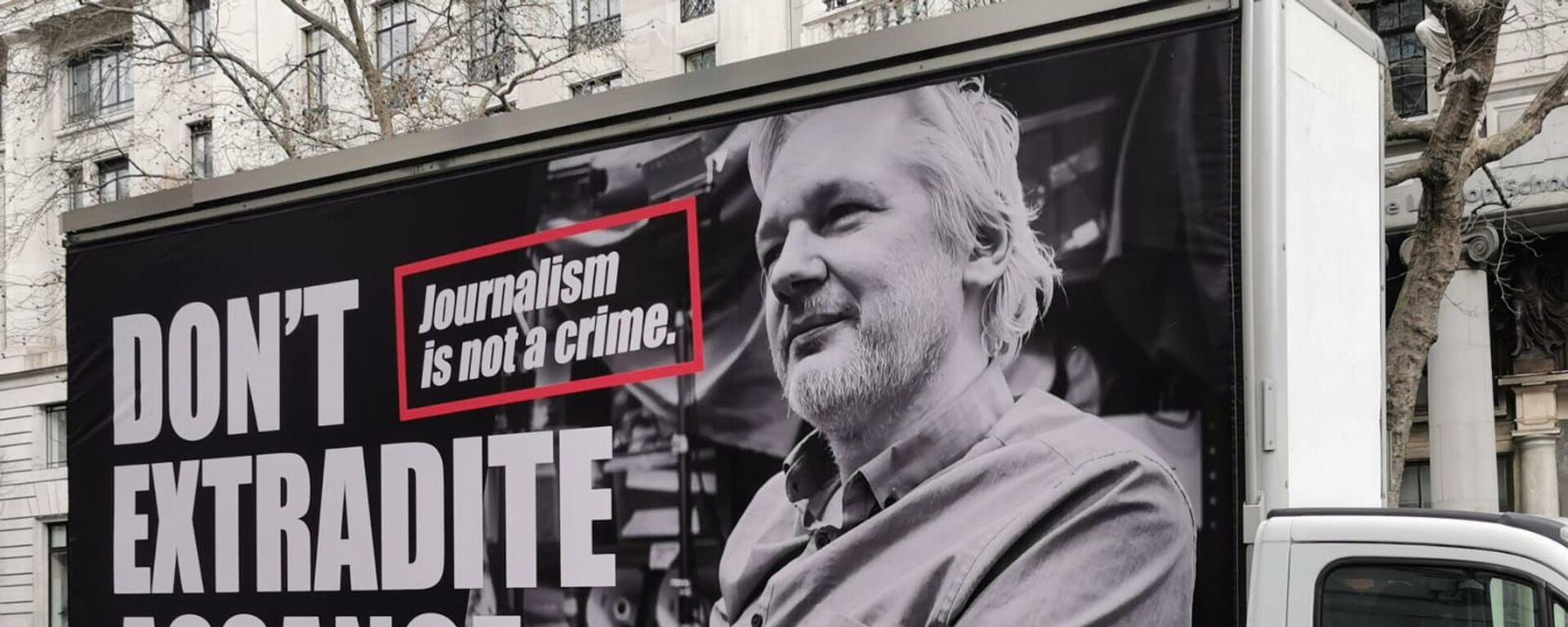 Protesters gather outside Australia House in London on Saturday for a rally in support of WikiLeaks founder Julian Assange ahead of extradition hearings. - Sputnik Afrique, 1920, 10.12.2021